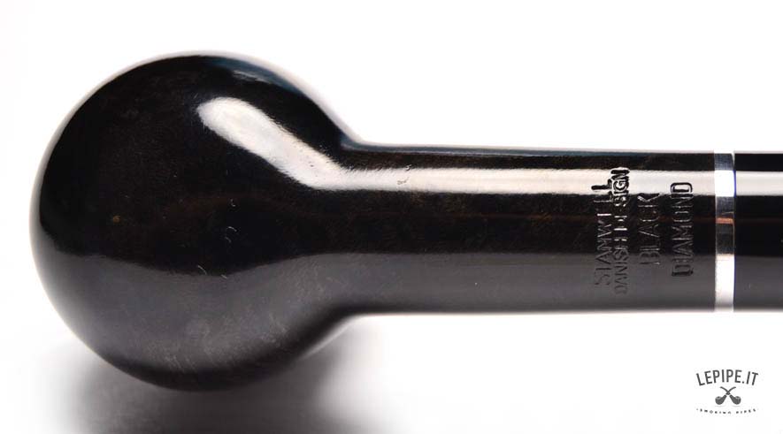 Pipa Stanwell - Black Diamond n. 2  Bocchino in metacrilato Con sede per filtro da 9 mm. Liscia Con altra elaborazione Diametro Interno: 20 mm. Diametro Esterno: 40 mm. Lunghezza: 152 mm. Altezza: 52 mm. Peso: 60 gr. Profondità: 41 mm.